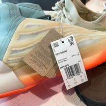 Adidas получил заказы на кроссовки Yeezy на 508 млн евро