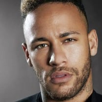 Neymar crea un profumo insieme a Diesel