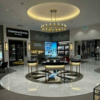 Jeweller Chisholm Hunter opens at Lakeside