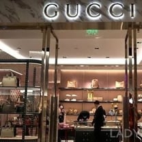 早报 | Gucci手袋订货量减半；爱德曼员工确诊患新冠肺炎