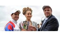 Sarah Jessica Parker e Liz Hurley regine della moda allo Spring Racing Carnival di Melbourne