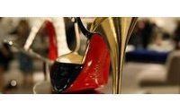 YSL getta la spugna: suole rosse a Louboutin